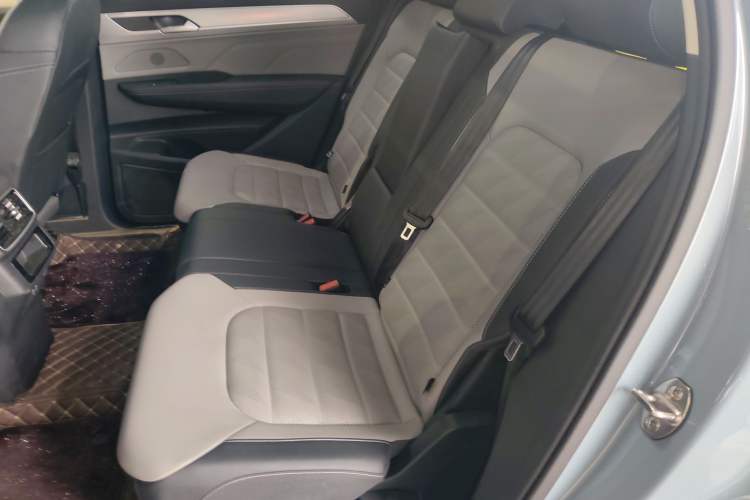 Used Volkswagen Tavendor 2023 330TSI Luxury Touring Edition
