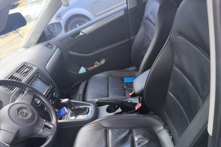 Used Volkswagen Sagitar 2014 1.6L Automatic Comfort Model Left Front Seat