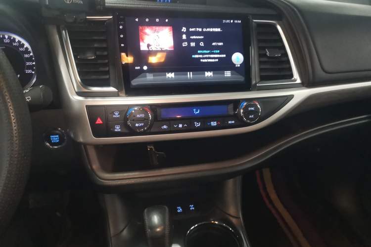 Used Toyota Highlander 2018 2.0T Four-Wheel Drive Knight Edition 7 Seats China VI Standard Audio And AC Panel