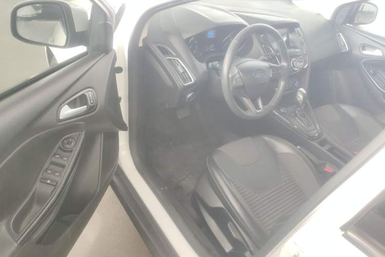 Used Ford Focus 2018 Hatchback Classic 1.6L Automatic Trendy SmartDrive Edition