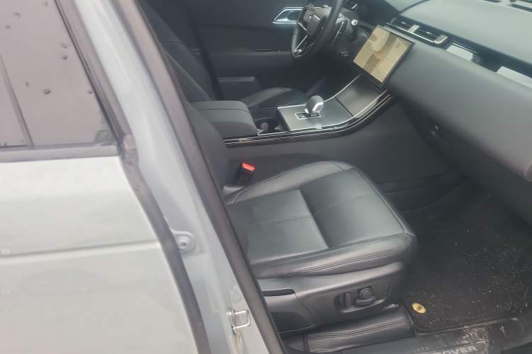 Used Land Rover Range Velar 2024 Dynamic SE Right Front Seat