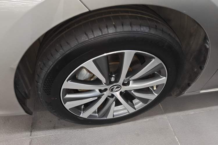 Used Lexus ES 2020 300h Premier Edition Left Front Wheel Hub