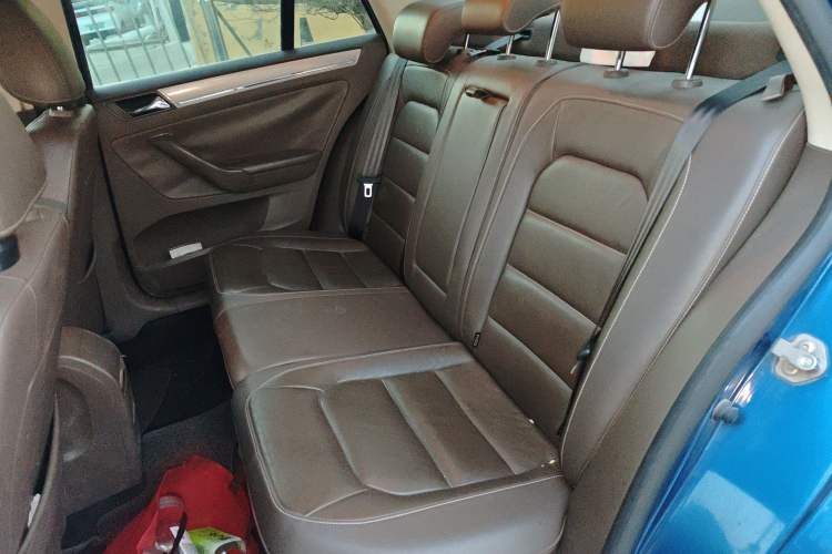 Used Volkswagen Bora 2013 1.6L Manual Comfort Model Interior 4