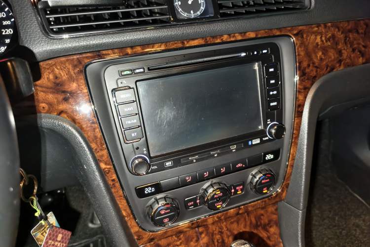 Used Volkswagen Passat 2011 1.8 TSI DSG Prestige Edition Audio And AC Panel