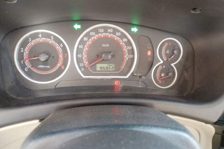 Used Soueast V3 Lingyue 2012 Revised Version 1.5L Manual – Happiness Edition Odometer Close Up