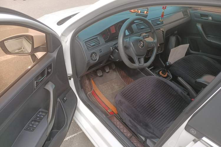 Used Volkswagen Santana 2016 1.6L Manual Fashion Edition Driver Seat