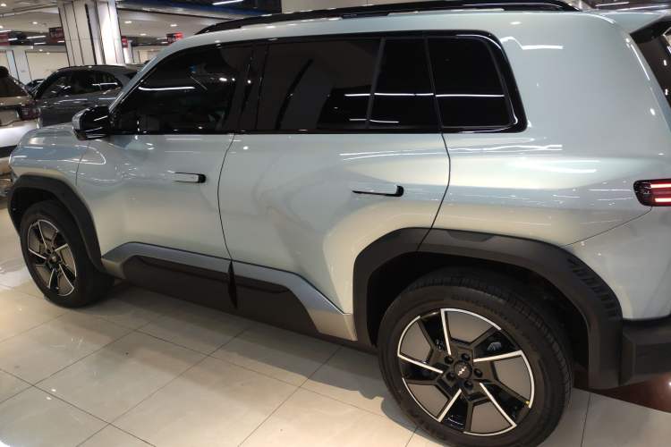 Used Formula Leopard Titanium 3 2025 501 km All-Wheel Drive Intelligent Driving Max Edition