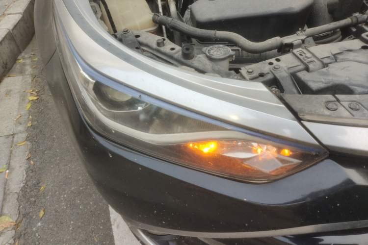 Used Toyota Levin 2017 Revised Dual-Engine 1.8H GS E-CVT Elite Sunroof Version China V Standard Right Front Headlight