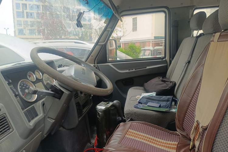 Used Iveco Daily 2014 2.5T-A35 NJ6484ACM47Z4 Left Front Seat