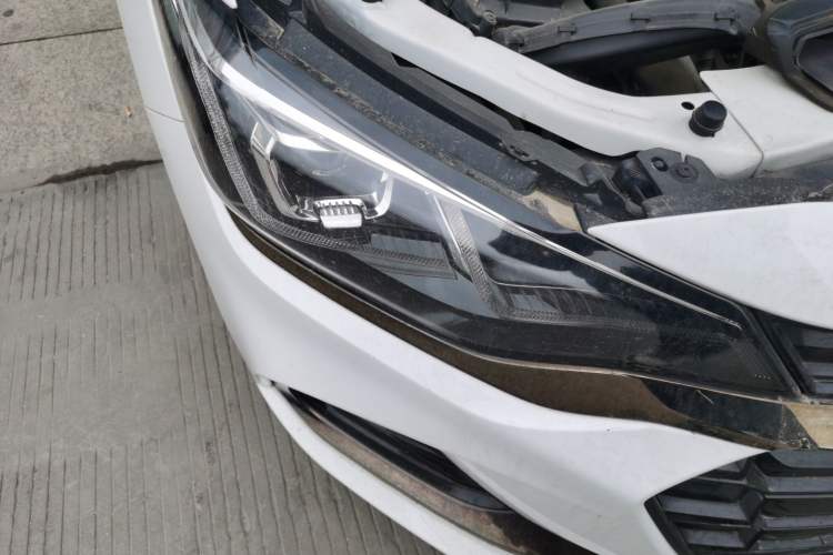 Used Chevrolet Monza 2019 RS 330T Automatic Comfort Edition China VI Standard Right Front Headlight