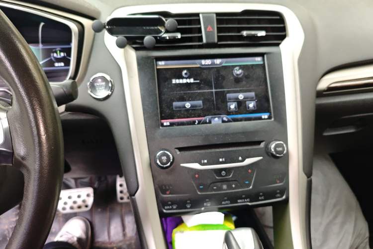 Used Ford Mondeo 2013 2.0L GTDi 200 Luxury Model Audio And AC Panel