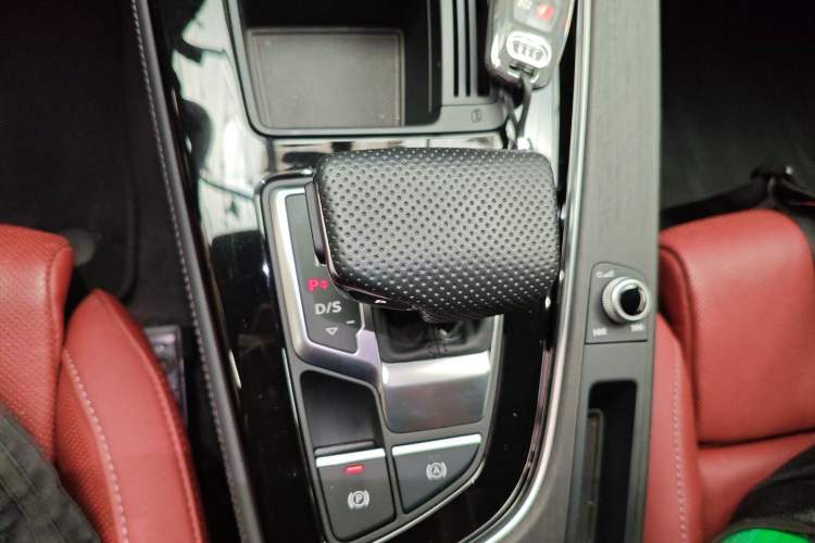 Used Audi A4L 2024 40 TFSI Luxury Dynamic Edition Gear Lever