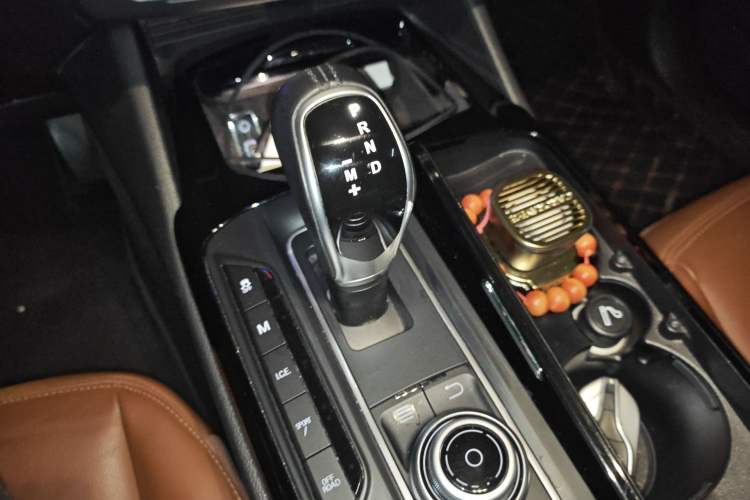 Used Maserati Levante 2016 3.0T Standard Edition Gear Lever