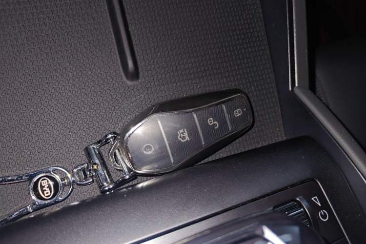 Used BYD Qin L 2025 DM-i Smart Drive 80KM Leading Model Vehicle Key