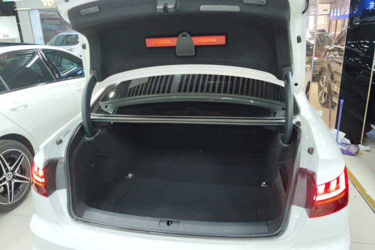 Used Audi A4L 2020 40 TFSI Fashionable and Elegant Model
