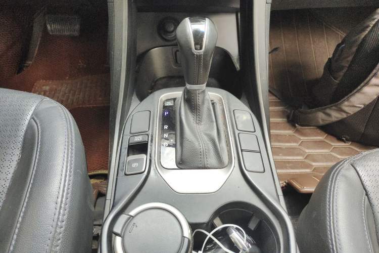 Used Hyundai Santa Fe 2013 2.4L Automatic Two-Wheel Drive Smart Version