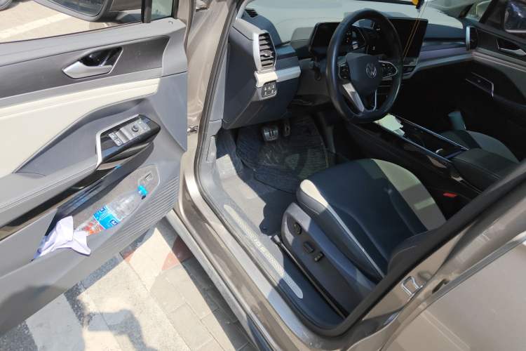 Used Volkswagen ID.6 CROZZ 2022 Long-Range PURE+ Edition Driver Seat