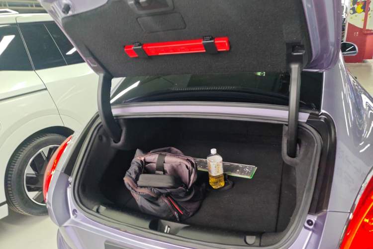 Used ORA Lightning Cat 2022 555 km Luxury Edition Trunk