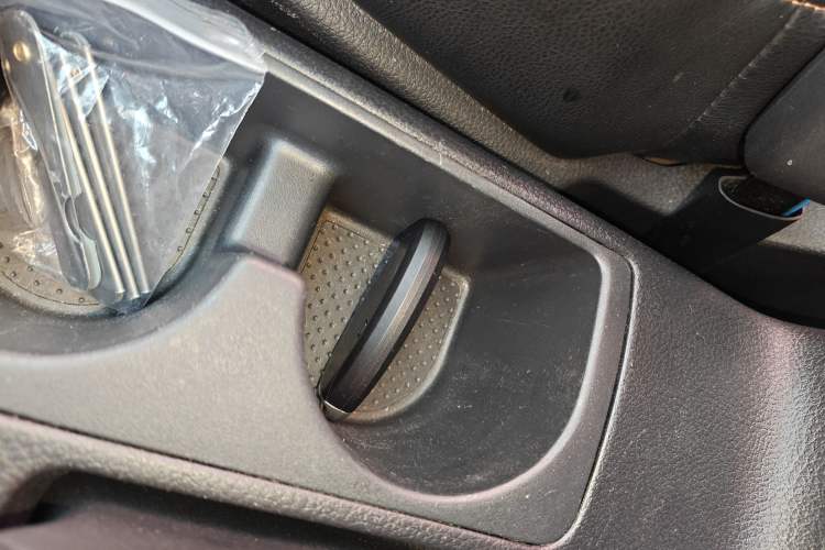 Used Dongfeng Fengdu MX6 2016 2.0L CVT Two-Wheel Drive Dream Edition
