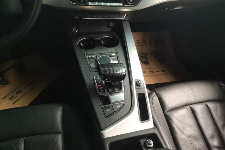 Used Audi A4L 2019 40 TFSI Fashion Edition China VI Emission Standard Gear Lever