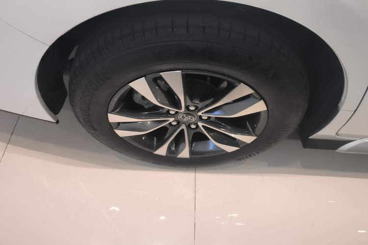 Used Toyota Granvia 2023 2.5L Hybrid Luxury Edition