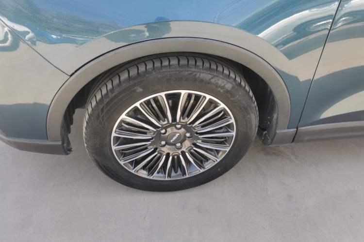 Used Sinotruk VGV U70 2020 1.5T Automatic Smart Enjoyment Elite Edition 5 Seats Left Front Wheel Hub