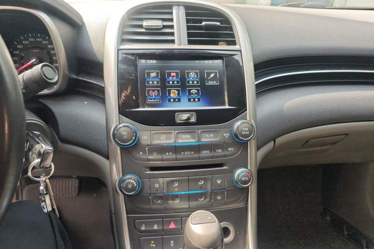 Used Chevrolet Malibu 2014 2.0L Automatic Luxury Edition Audio And AC Panel