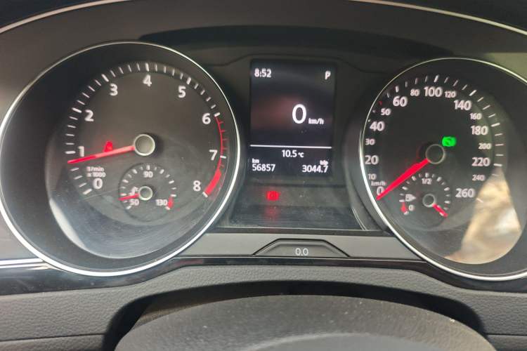 Used Volkswagen Magotan 2020 330TSI DSG Leading Model Odometer Close Up