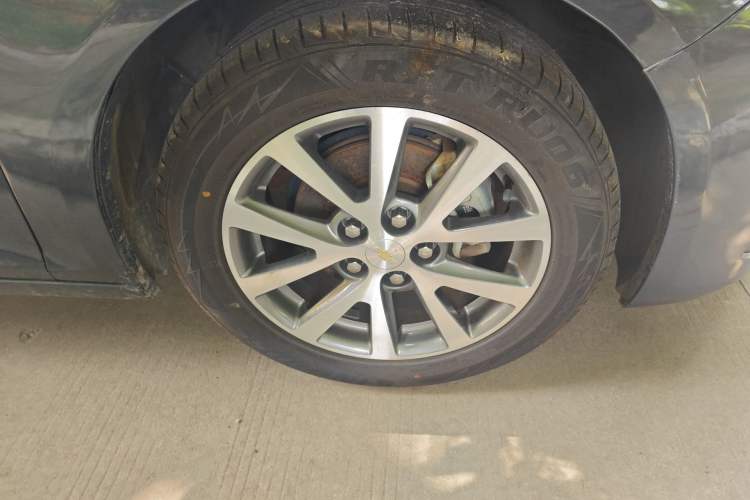 Used Chevrolet Malibu 2016 2.0L Automatic Luxury Edition Right Front Wheel Hub