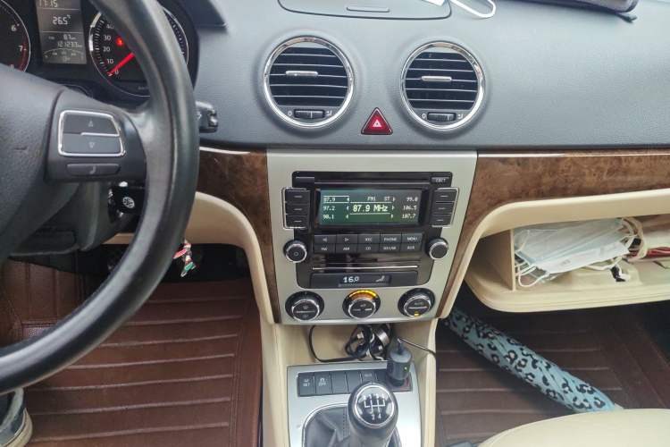 Used Volkswagen Lavida 2011 1.4 TSI Manual Prestige Edition Audio And AC Panel