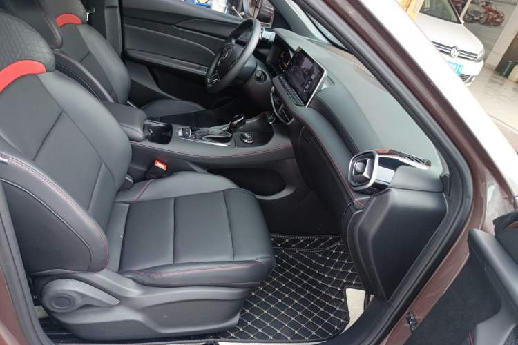 Used MG 5 2025 180 DVVT Global Luxury Edition Right Front Seat