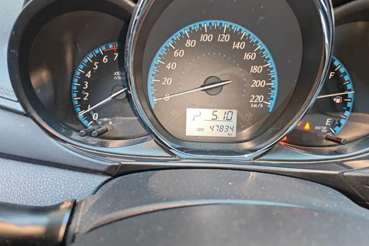 Used Toyota YARiS L Zhi Xuan 2017 1.5E CVT Enhanced Performance Edition Odometer Close Up