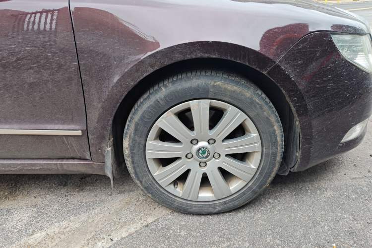 Used Skoda Superb 2009 1.8TSI Automatic Prestige Edition Right Front Wheel Hub