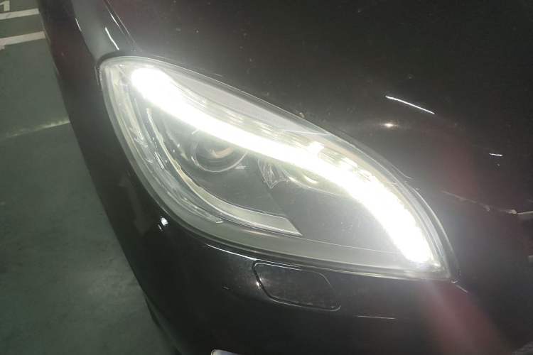 Used Mercedes-Benz M-Class 2014 ML 320 4MATIC Right Front Headlight