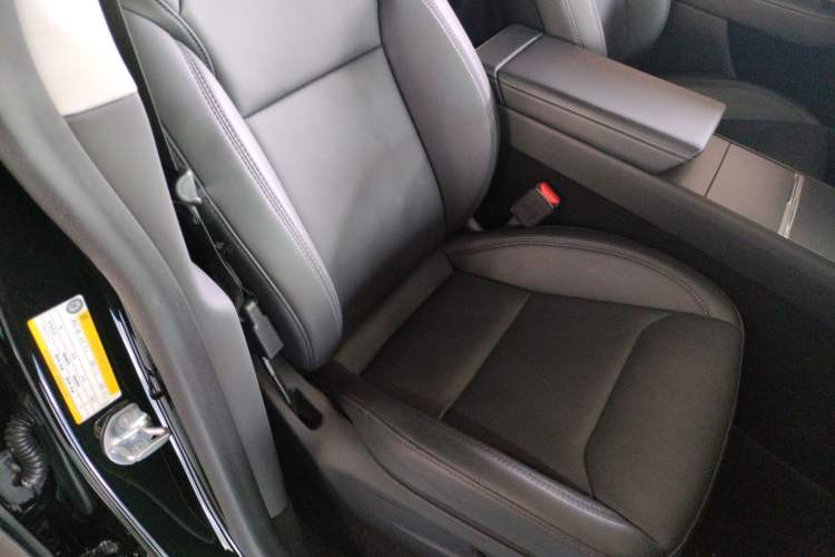 Used Tesla Model Y 2025 Rear-Wheel-Drive Version