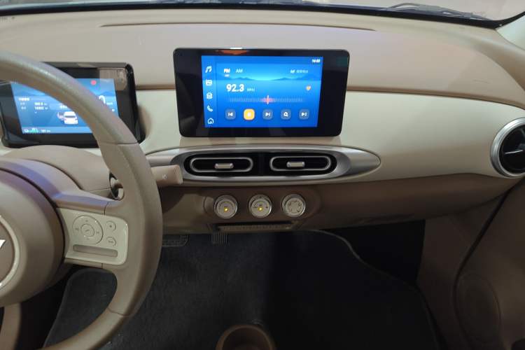 Used Wuling Hongguang MINIEV 2025 Four-Door Version Premium Edition Audio And AC Panel