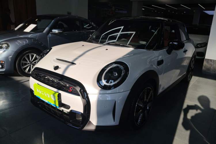 Used MINI MINI 2023 Updated 2.0T COOPER S Artist