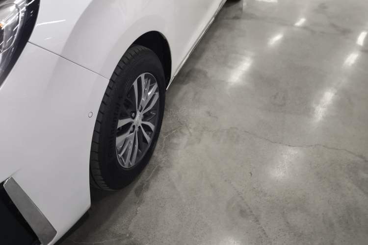 Used Buick GL8 2023 ES Lu Zun Deluxe Model Left Front Wheel Hub