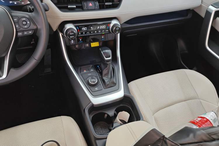 Used Toyota Wildlander 2024 Dual-Motor 2.5L E-CVT Four-Wheel Drive Prestige Edition
