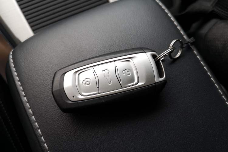 Used Geely Auto Emgrand X7 Sport 2020 1.8TD DCT Two-Wheel Drive Smart Connect 4G-Enabled Version
