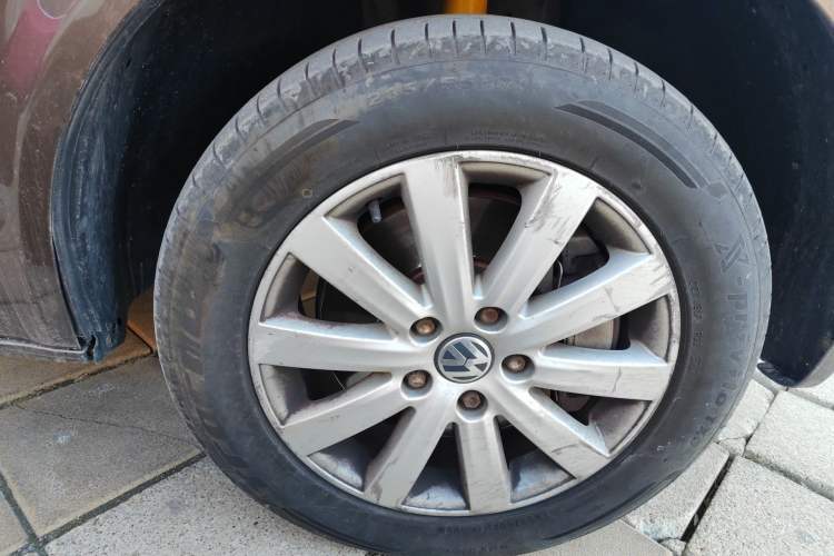 Used Volkswagen Multivan 2012 2.0 TSI Two-Wheel-Drive Luxury Edition Right Front Wheel Hub