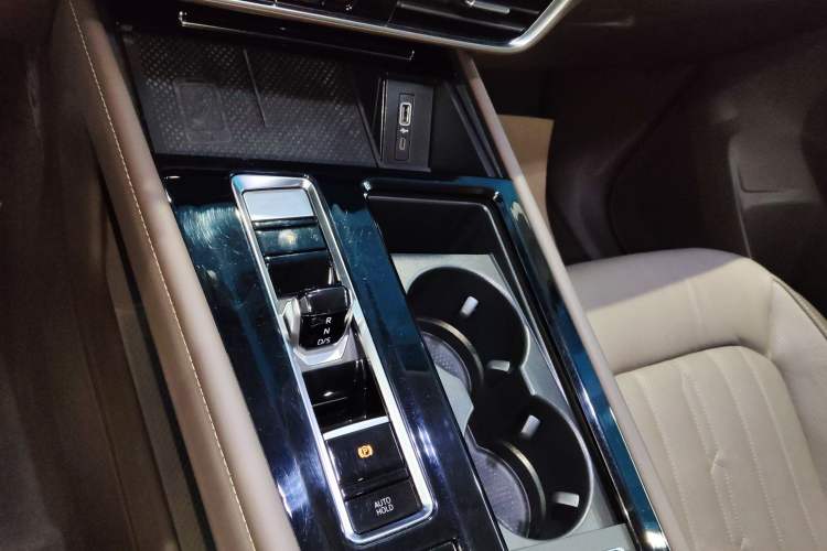 Used Volkswagen Viloran 2023 Revised Version 380TSI Luxury Edition
