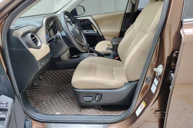 Used Toyota RAV4 2013 2.5L Automatic 4x4 Elite Edition Left Front Seat