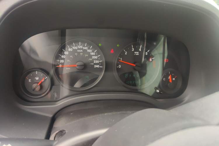 Used Jeep Compass 2011 2.4L four-wheel-drive sport version Instrument Cluster