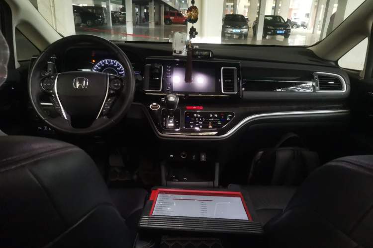 Used Honda Elysion 2019 2.0L Hybrid Luxury Edition Center Console