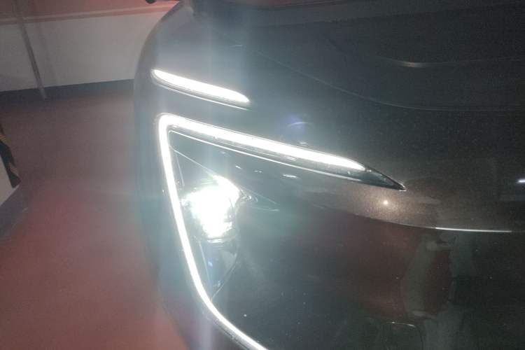 Used Avatr 07 2024 Pro+ Range-Extended Edition Right Front Headlight