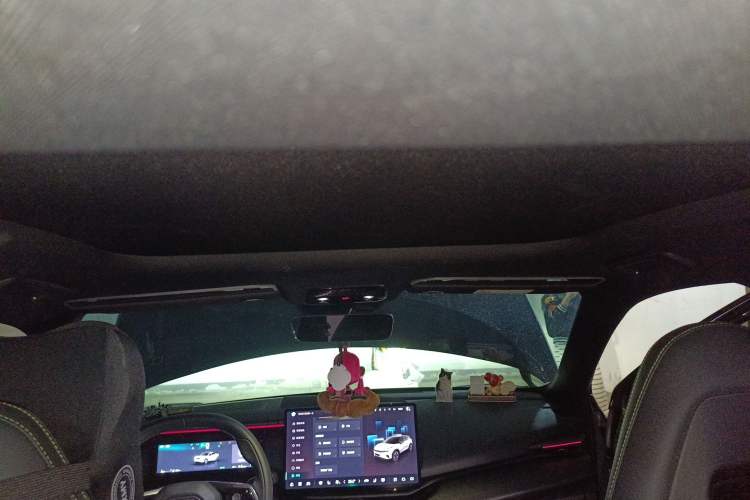 Used Lynk & Co 06 EM-P 2023 EM-P 126 Long-Range Halo Headliner