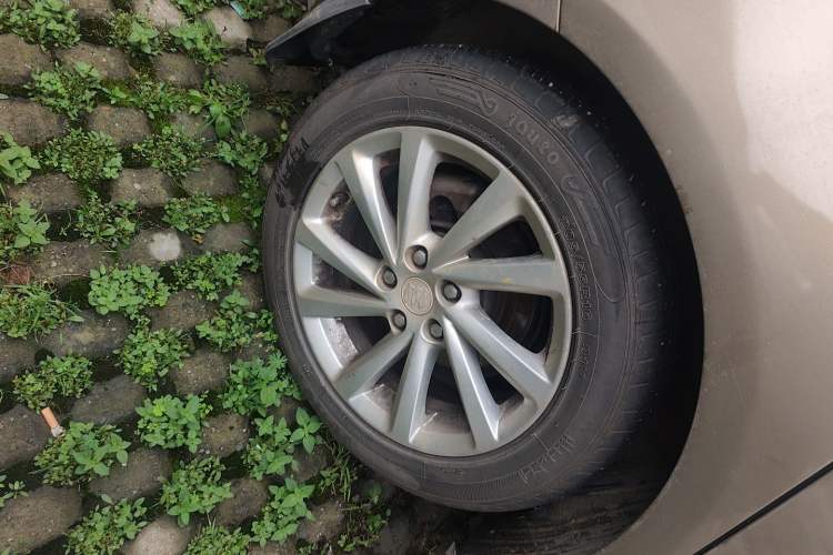 Used Buick Verano 2015 Sedan 15S Automatic Leading Model Right Rear Wheel Hub