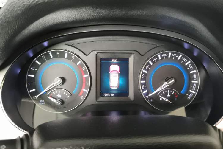 Used Haval H2 2018 Red-Label 1.5T Dual-Clutch Two-Wheel-Drive Luxury Model Instrument Cluster