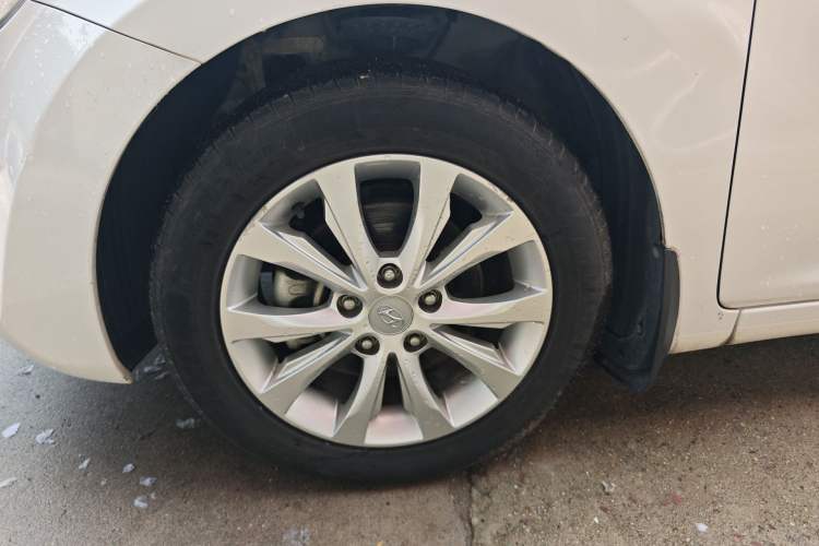 Used Hyundai Elantra (5th Generation / Langdong) 2016 1.6L Automatic Smart Version Left Front Wheel Hub